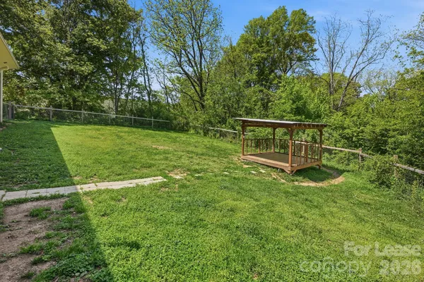 $2,100 | 335 East Sumner Street, Lincolnton, NC 28092