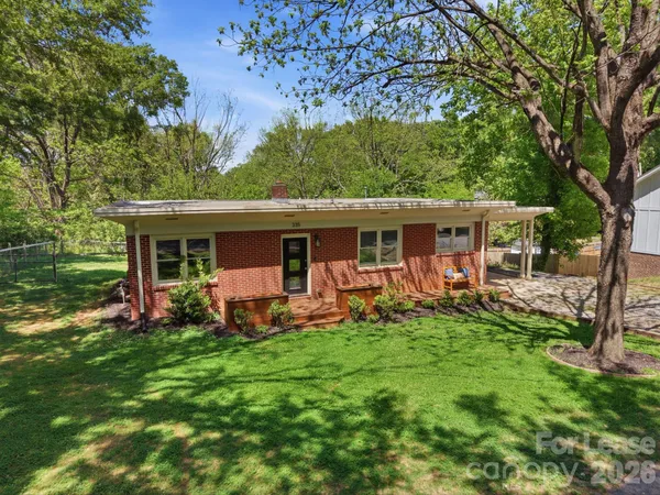 $2,100 | 335 East Sumner Street, Lincolnton, NC 28092