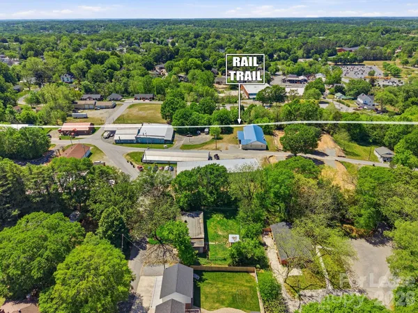 $2,100 | 335 East Sumner Street, Lincolnton, NC 28092