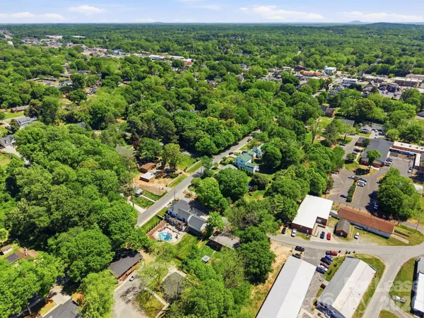 $2,100 | 335 East Sumner Street, Lincolnton, NC 28092
