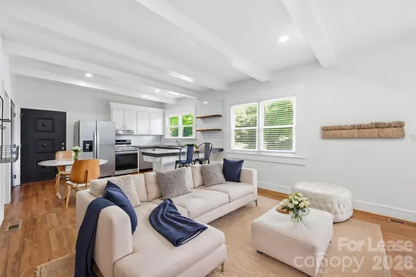 $2,100 | 335 East Sumner Street, Lincolnton, NC 28092