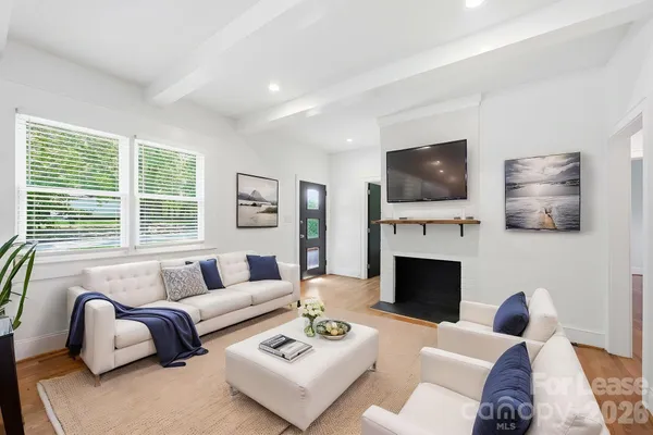 $2,100 | 335 East Sumner Street, Lincolnton, NC 28092