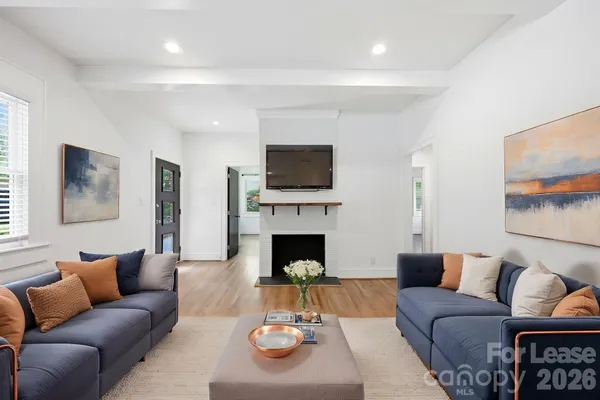 $2,100 | 335 East Sumner Street, Lincolnton, NC 28092