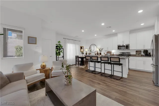 $535,000 | 600 Carriage Hill Drive, Unit 1069, Las Vegas, NV 89138