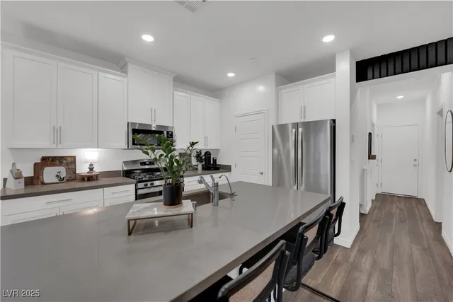 $535,000 | 600 Carriage Hill Drive, Unit 1069, Las Vegas, NV 89138