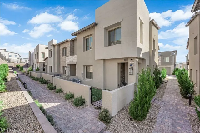 $535,000 | 600 Carriage Hill Drive, Unit 1069, Las Vegas, NV 89138