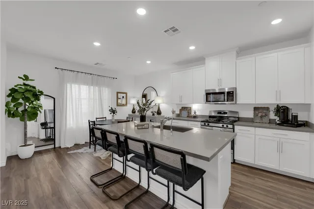 $535,000 | 600 Carriage Hill Drive, Unit 1069, Las Vegas, NV 89138