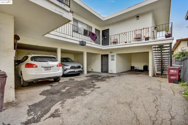 a view of a car park in front of house