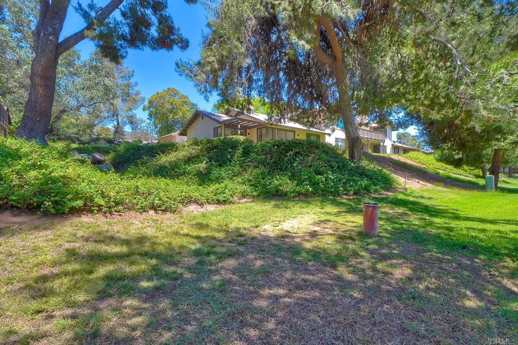 4135 Pinehurst Court Fallbrook, CA 92028 - Photo 19 of 25 a backyard of a house with lots of green space