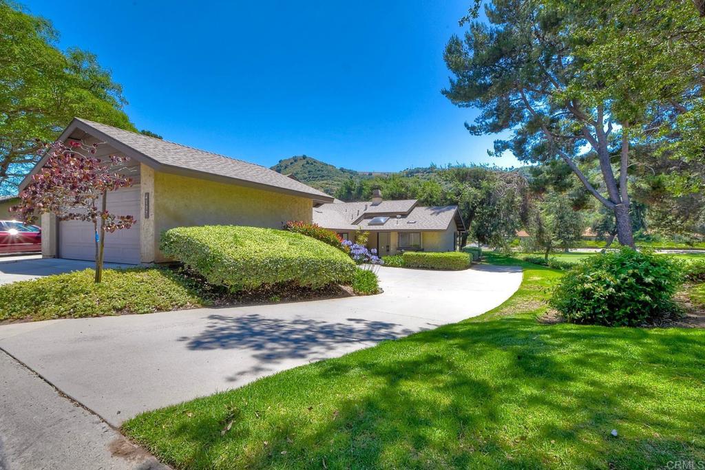4135 Pinehurst Court Fallbrook, CA 92028 - Photo 21 of 25 a view of a backyard with a garden