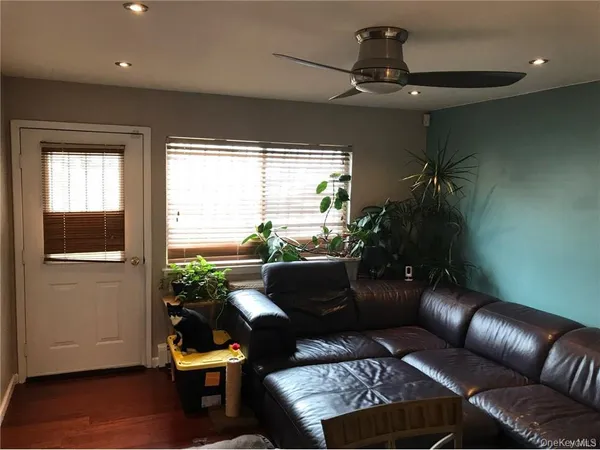 $850,000 | 2226 Norton Avenue | Castle Hill