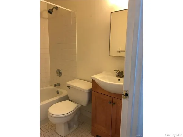 $850,000 | 2226 Norton Avenue | Castle Hill