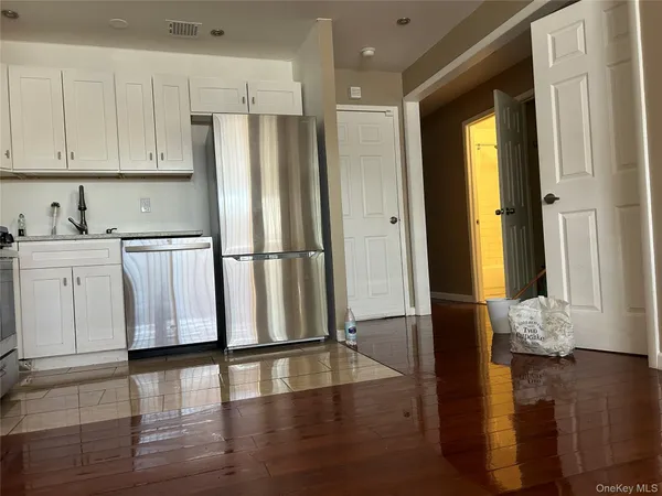 $850,000 | 2226 Norton Avenue | Castle Hill