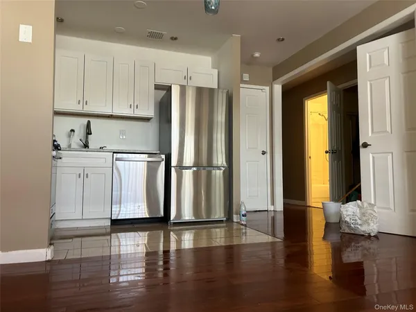 $850,000 | 2226 Norton Avenue | Castle Hill