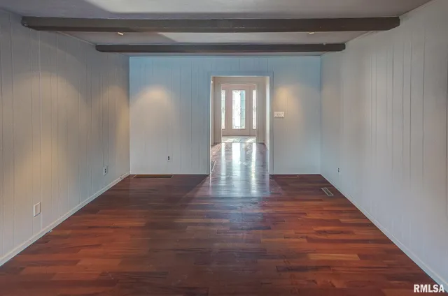 $365,000 | 333 North Lakeview Drive, Salem, IL 62881