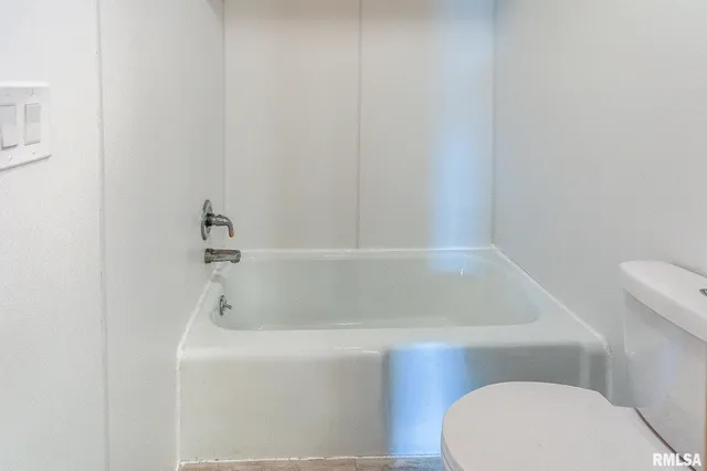 $365,000 | 333 North Lakeview Drive, Salem, IL 62881