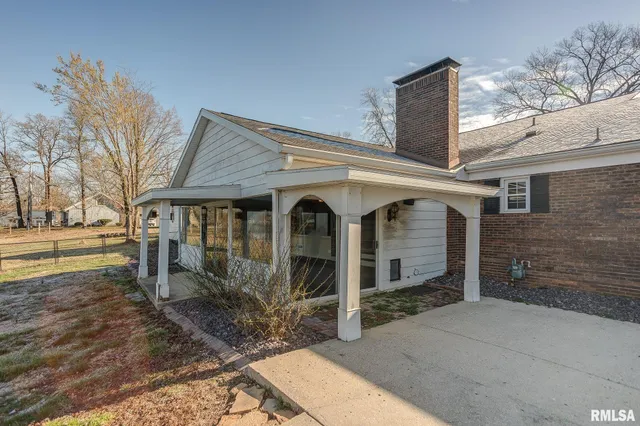 $365,000 | 333 North Lakeview Drive, Salem, IL 62881