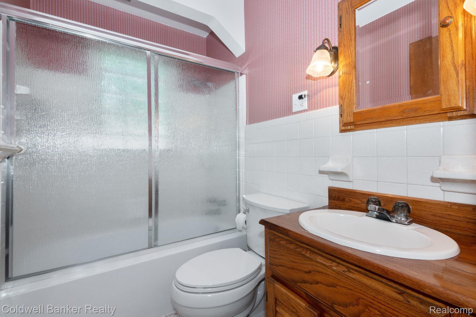 166 Dover Road Waterford, MI 48328 - Photo 12 of 18 10.jpg