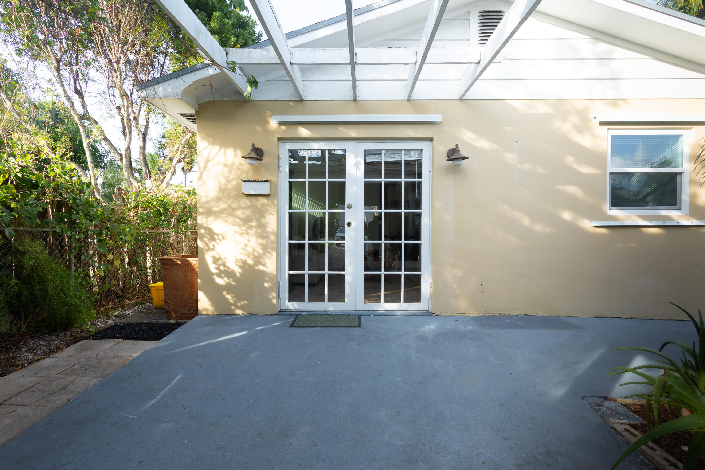 245 Cortez Road West Palm Beach, FL 33405 - Photo 32 of 32 Front Cottage