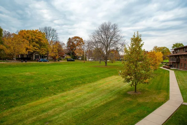 $128,000 | 3965 South 84th Street, Unit 5, Greenfield, WI 53228