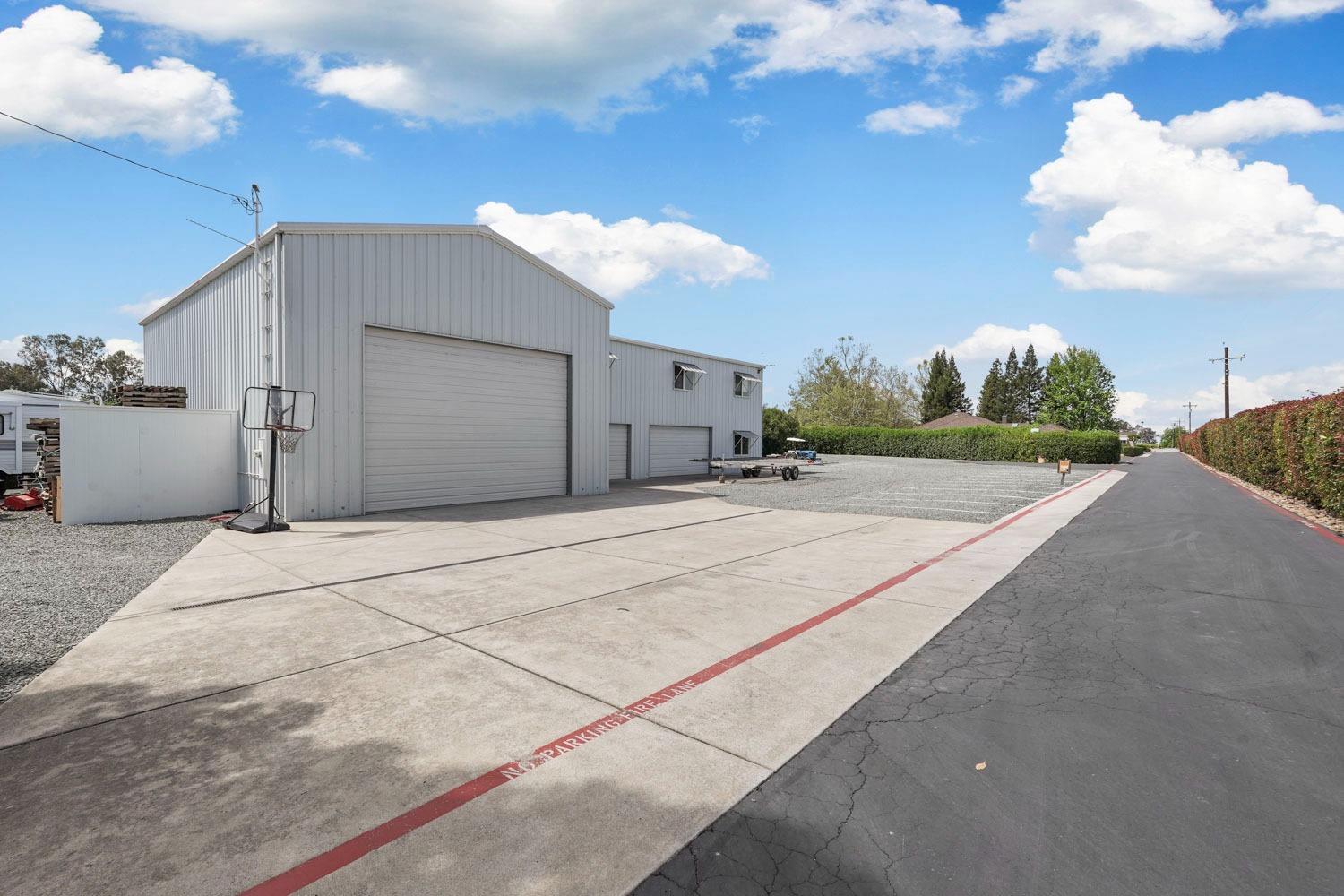 10675 Valensin Road Galt, CA 95632 - Photo 6 of 98