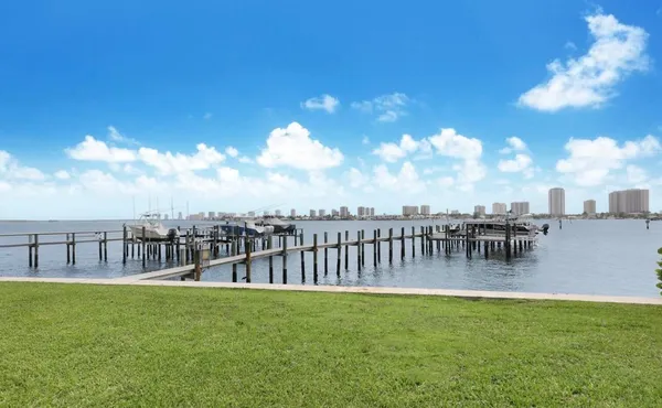 $4,300 | 370 Wilma Circle, Unit 6, Riviera Beach, FL 33404