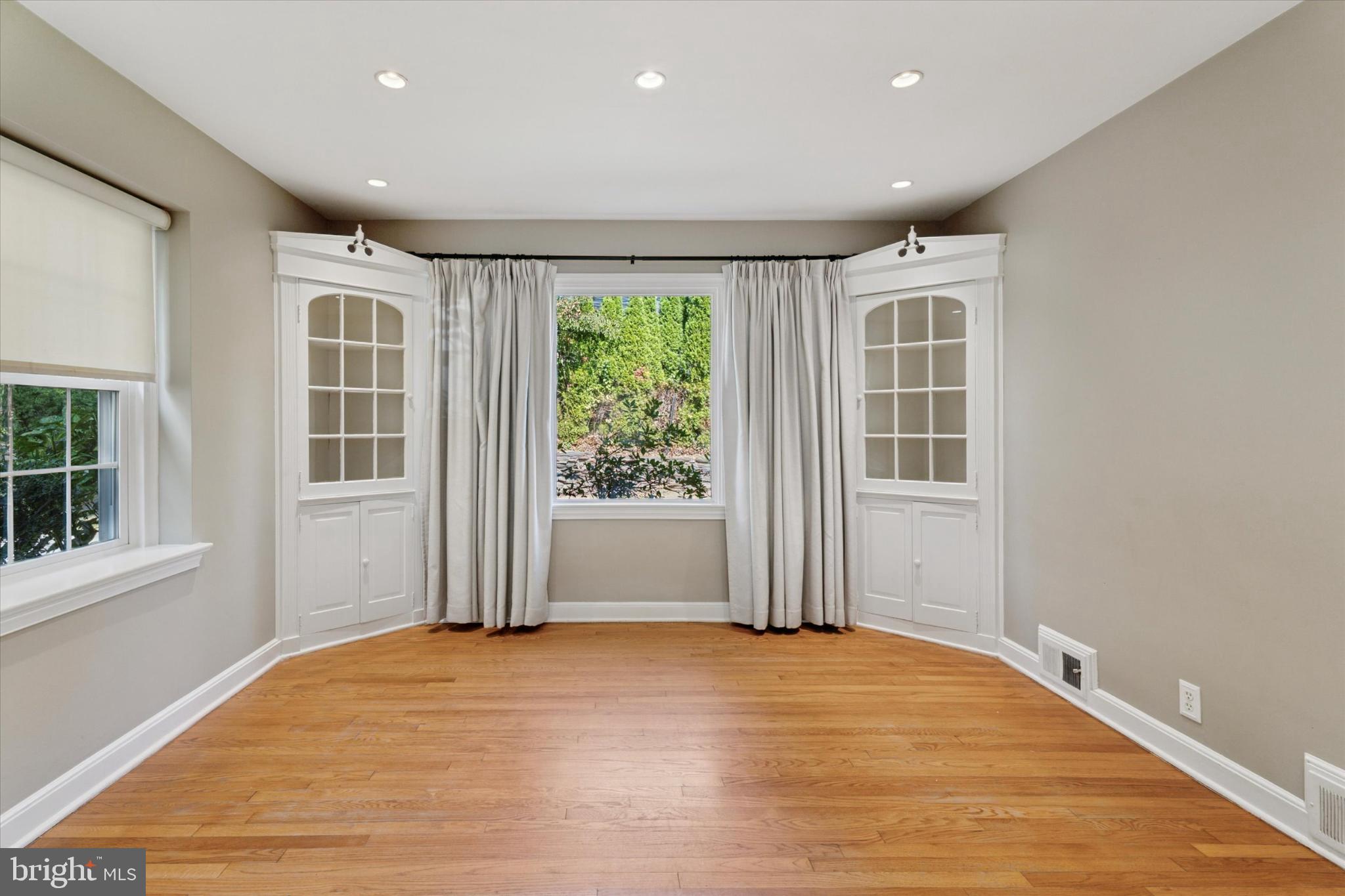 907 Nicholson Road Wynnewood, PA 19096 - Photo 6 of 23 Bright and airy Dining Room