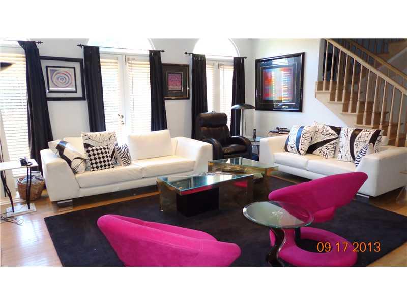 312 Schenley Road Pittsburgh, PA 15217 - Photo 3 of 25 Living Room. SPACIOUS ROOM WITH HARDWOOD FLOOR