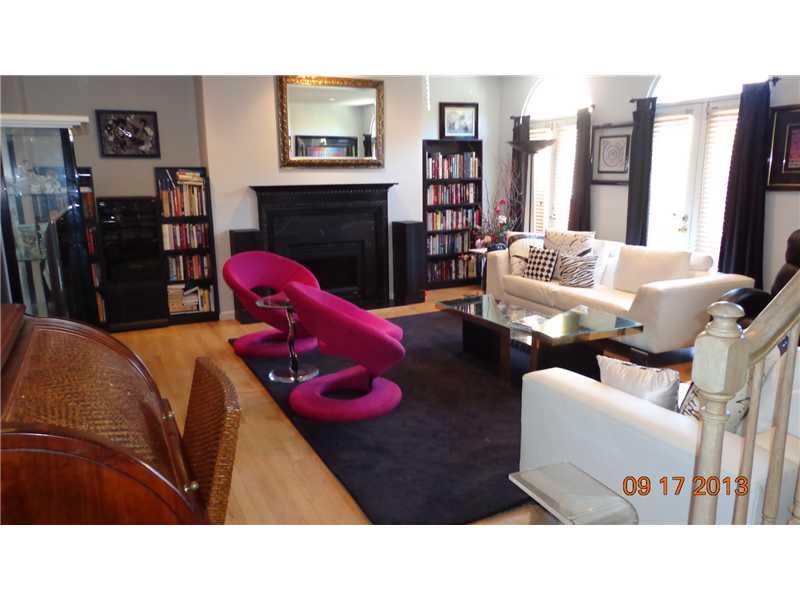 312 Schenley Road Pittsburgh, PA 15217 - Photo 4 of 25 Living Room. ROOMY