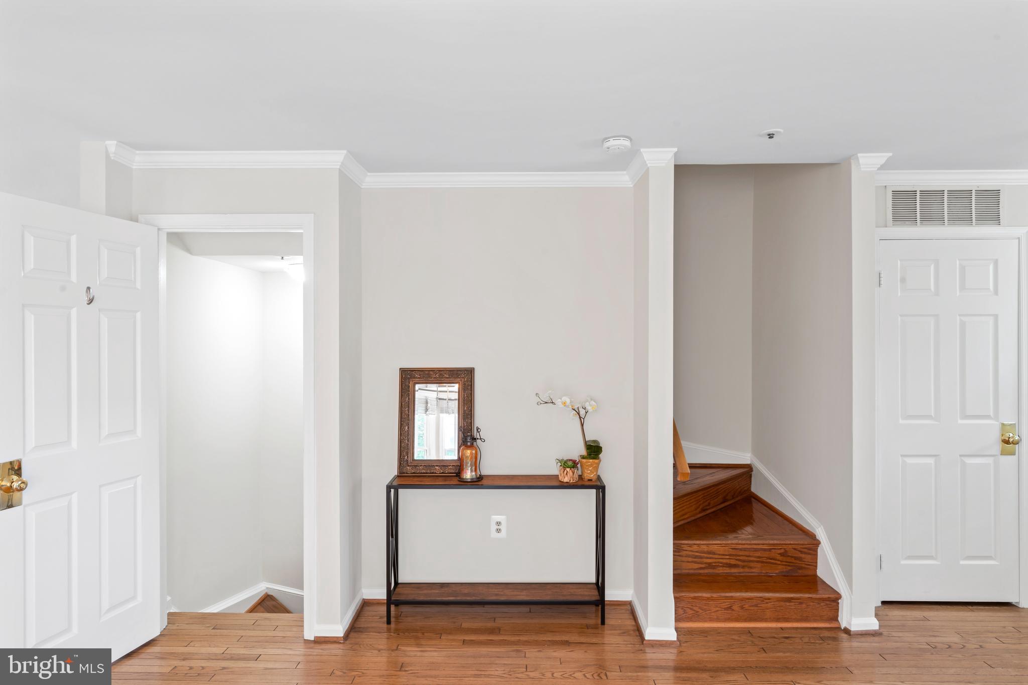 7850 Blue Gray Circle Manassas, VA 20109 - Photo 8 of 42 a view of living room