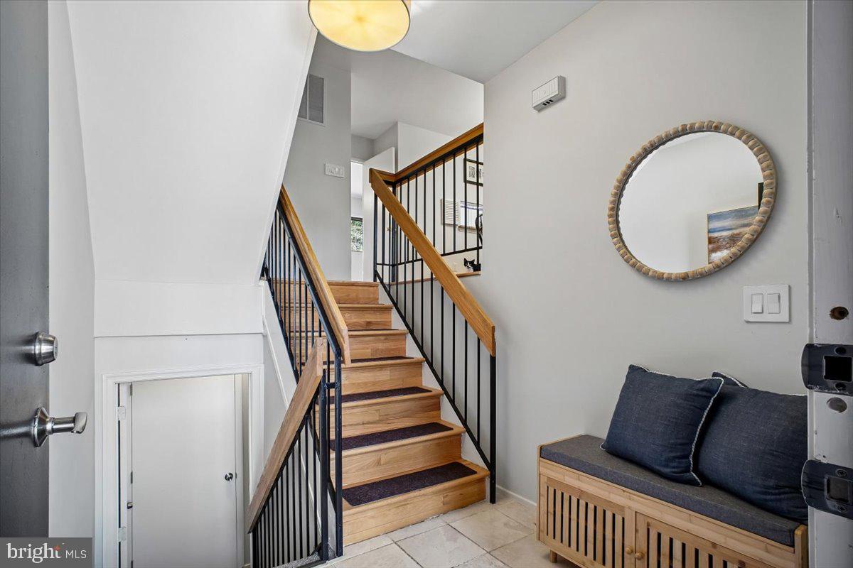 11514 Sunder Court Reston, VA 20190 - Photo 4 of 81