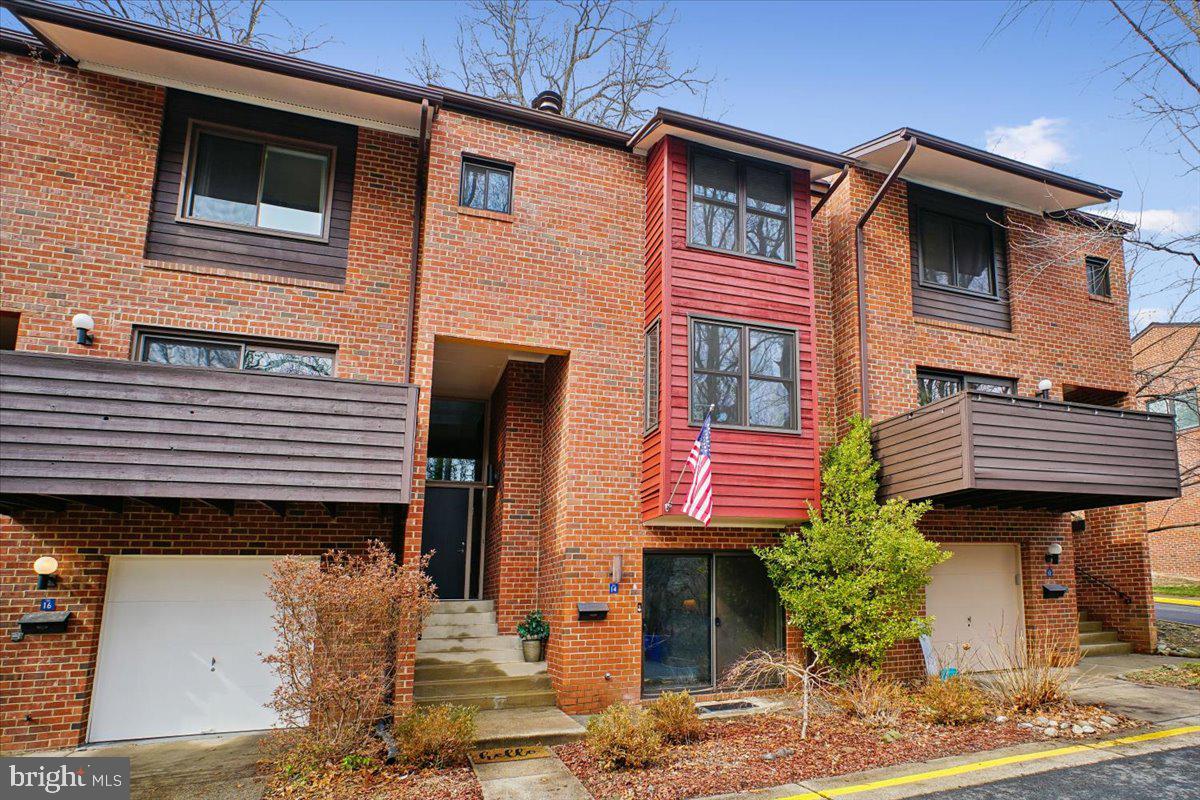 11514 Sunder Court Reston, VA 20190 - Photo 44 of 81 a front view of a house with garden