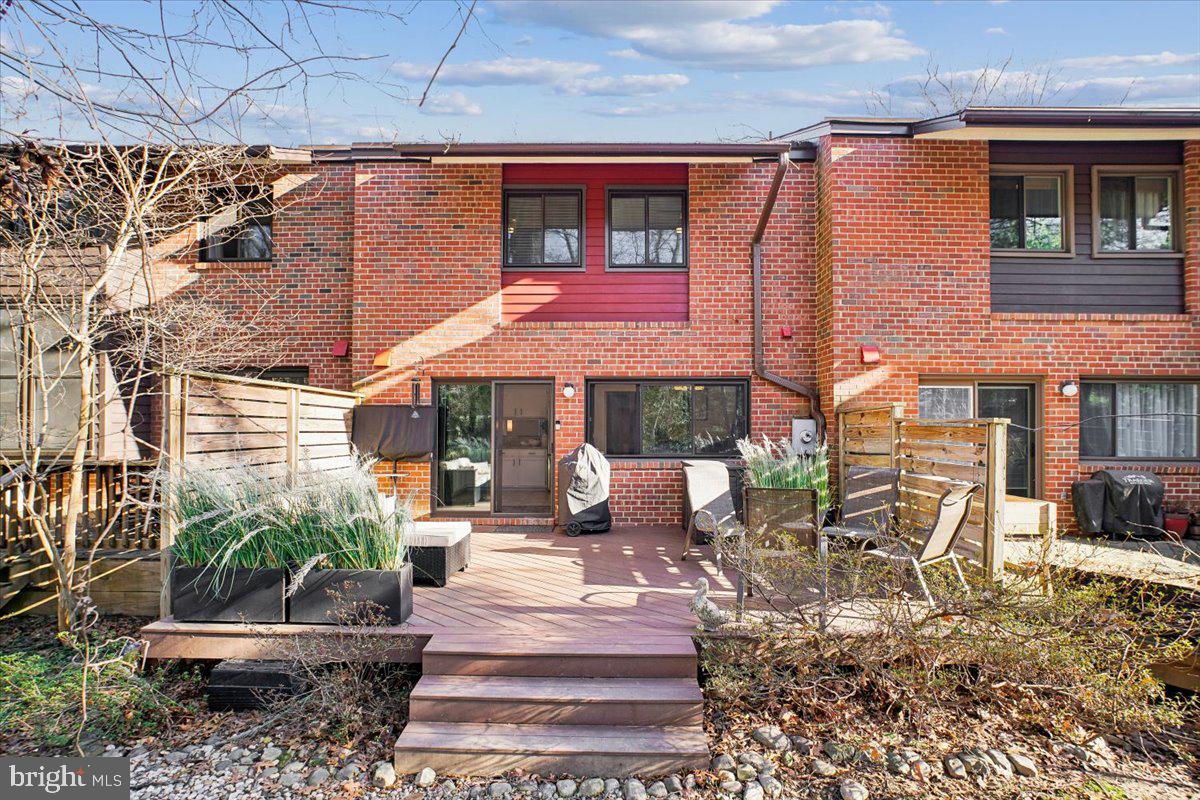 11514 Sunder Court Reston, VA 20190 - Photo 46 of 81 a front view of a house with a yard