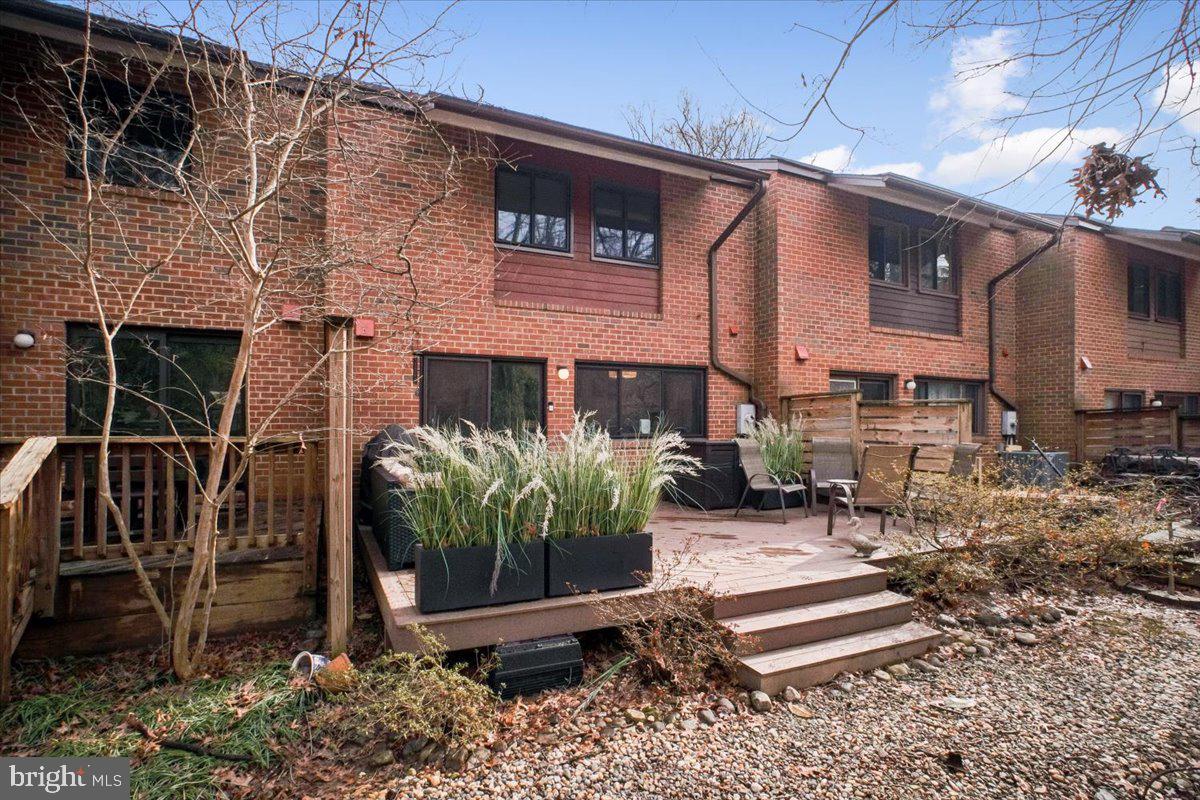 11514 Sunder Court Reston, VA 20190 - Photo 49 of 81 a front view of a house with garden