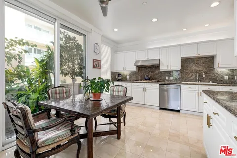 $1,499,000 | 121 North Almont Drive, Unit 205, Beverly Hills, CA 90211