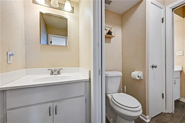 $168,500 | 6228 Robinson Street, Unit 4, Overland Park, KS 66202