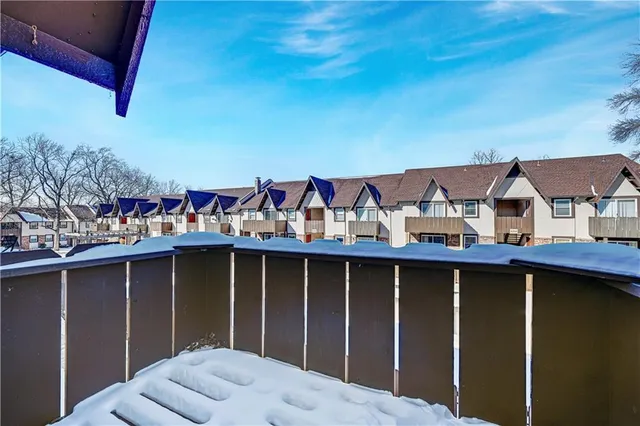 $168,500 | 6228 Robinson Street, Unit 4, Overland Park, KS 66202