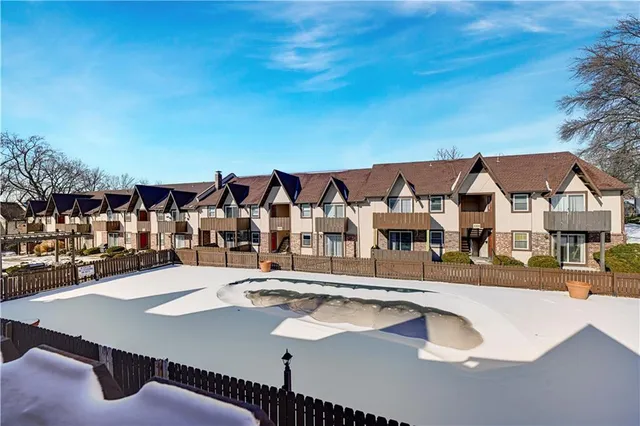 $168,500 | 6228 Robinson Street, Unit 4, Overland Park, KS 66202