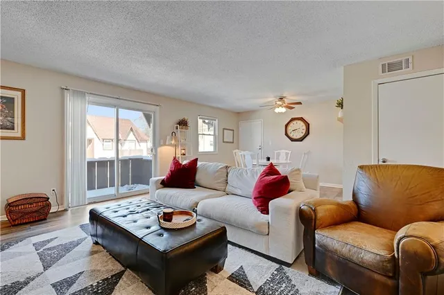 $168,500 | 6228 Robinson Street, Unit 4, Overland Park, KS 66202