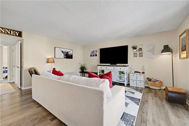 $168,500 | 6228 Robinson Street, Unit 4, Overland Park, KS 66202