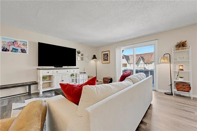 $168,500 | 6228 Robinson Street, Unit 4, Overland Park, KS 66202