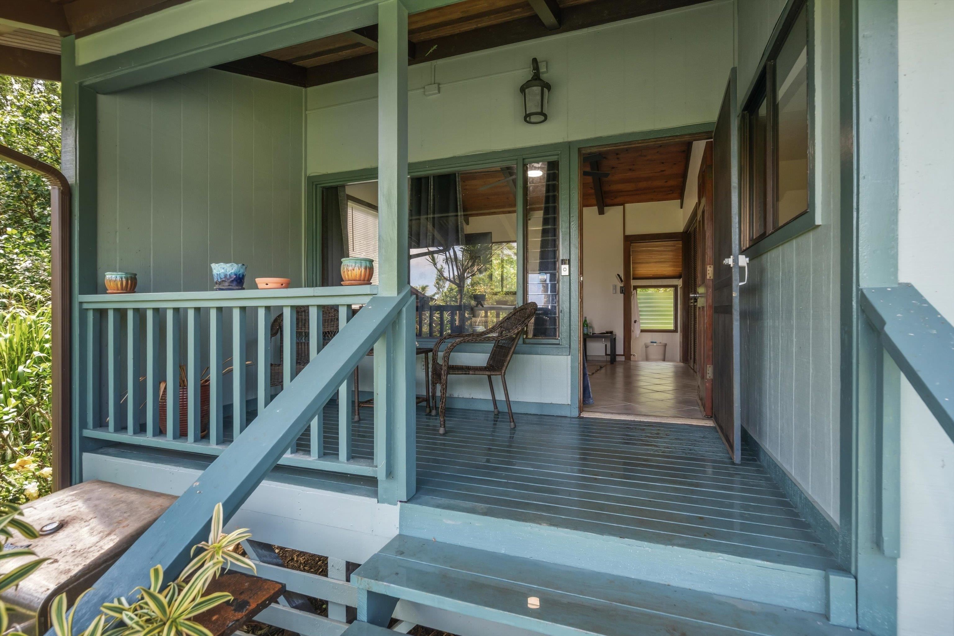 145 South Holokai Road Haiku, HI 96708 - Photo 22 of 50 a view of balcony and deck