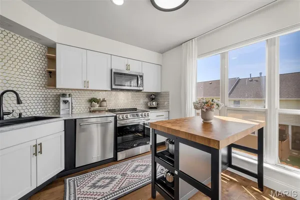 $229,900 | 1407 Whispering Creek Drive, Ballwin, MO 63021