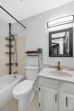 $229,900 | 1407 Whispering Creek Drive, Ballwin, MO 63021