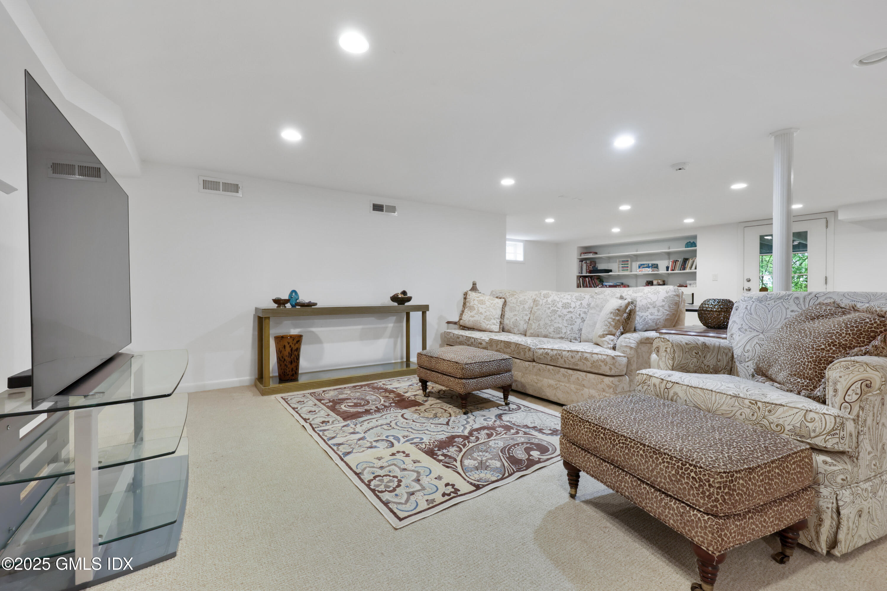29 Griffith Road Riverside, CT 06878 - Photo 17 of 25 a living room with furniture a rug and a flat screen tv