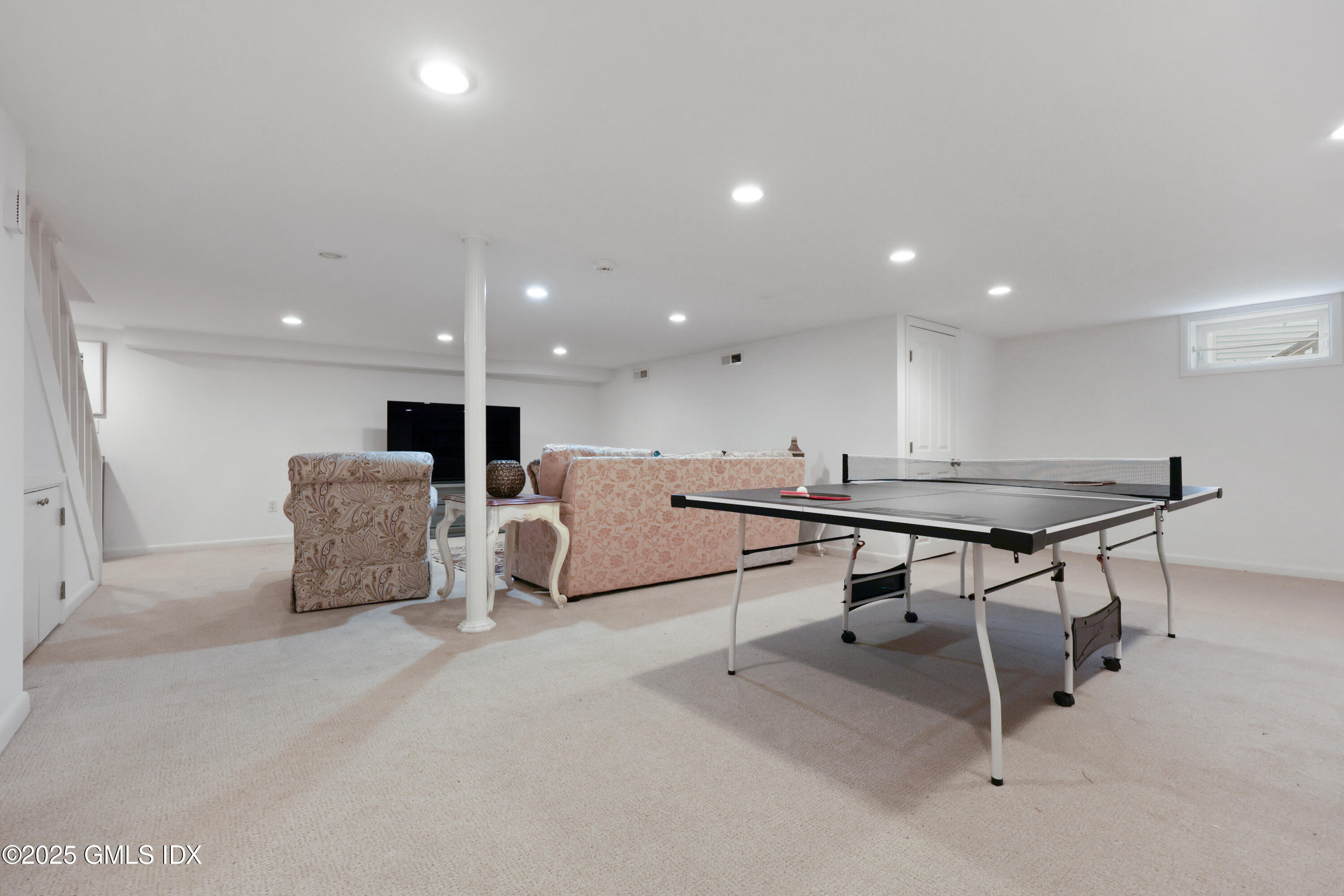 29 Griffith Road Riverside, CT 06878 - Photo 18 of 25 a living room with furniture and a table