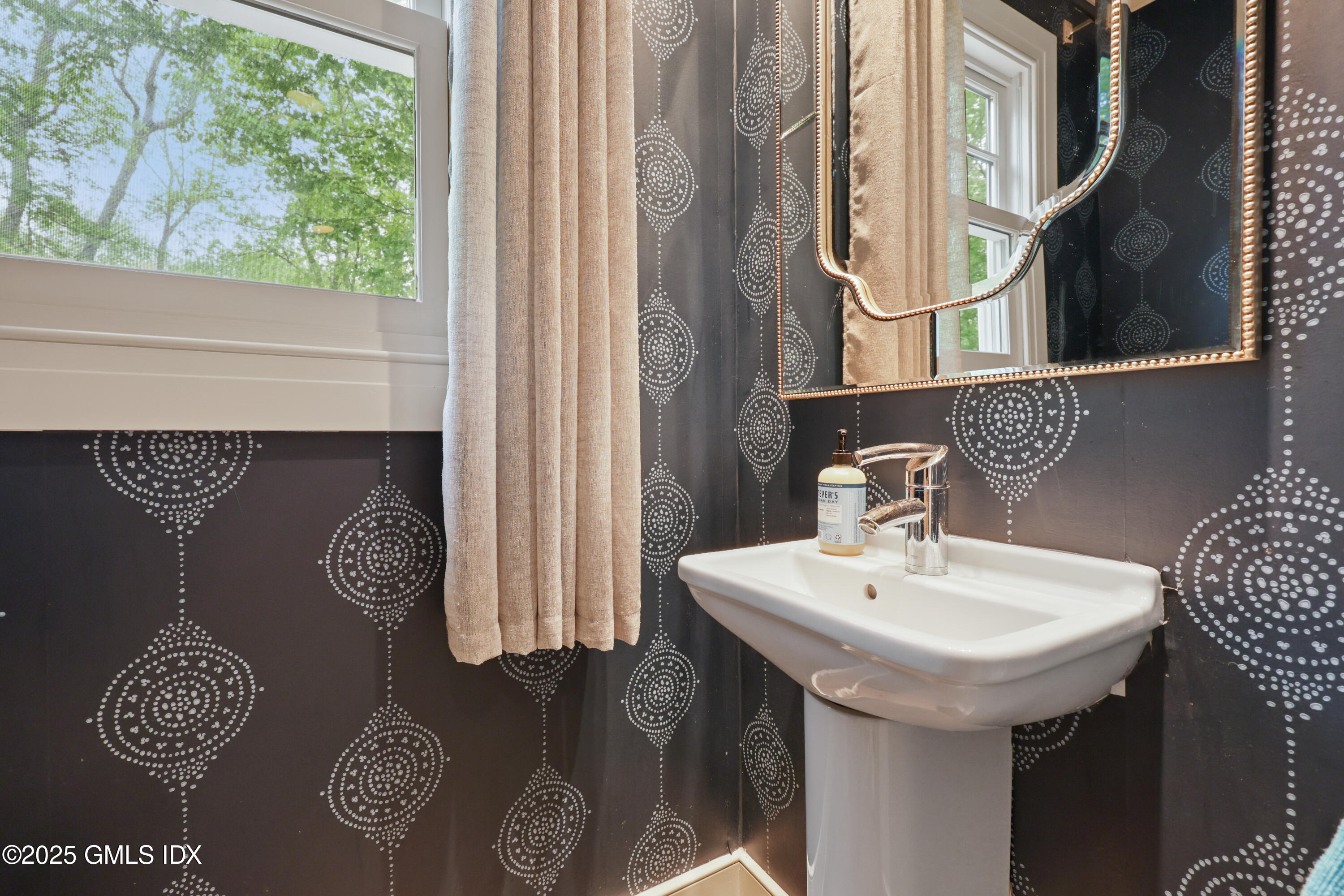 29 Griffith Road Riverside, CT 06878 - Photo 9 of 25 a bathroom with a sink and a mirror