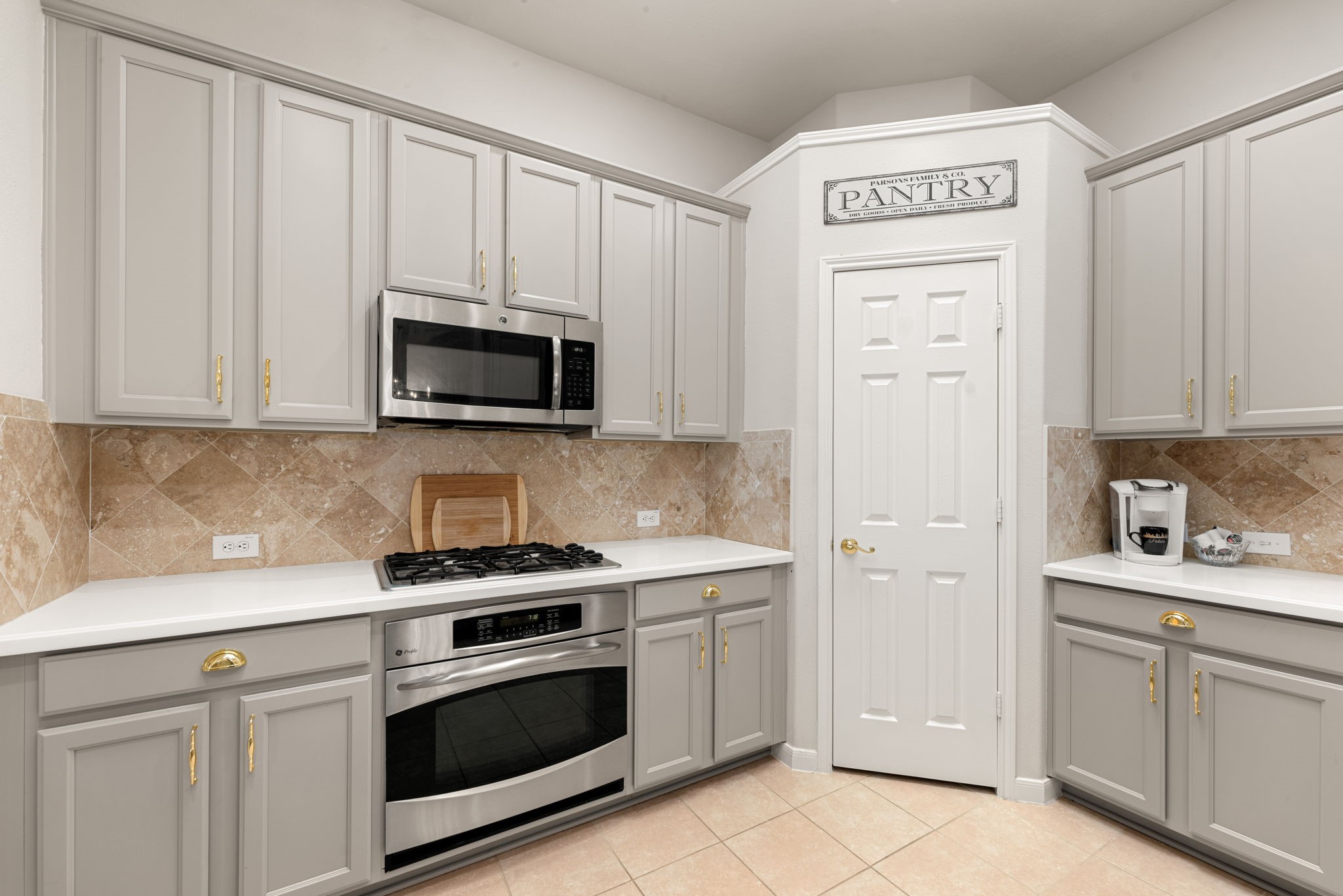 20707 Sapphire Lake Road Richmond, TX 77407 - Photo 11 of 18 Updated Kitchen with gas cooktop and updated kitchen cabinets and hardware.