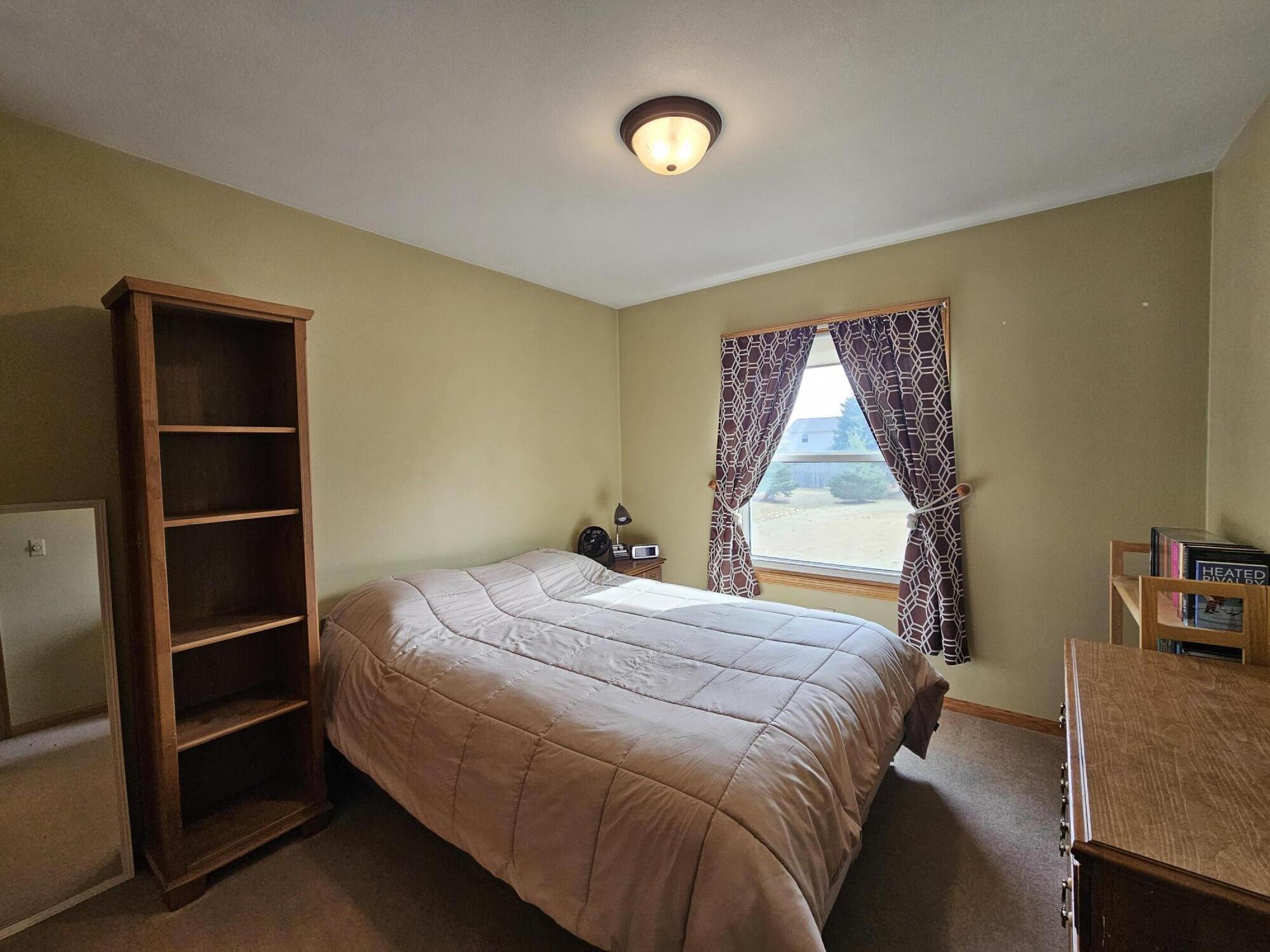 1016 Springs Road Fond du Lac, WI 54935 - Photo 6 of 17 Beroom 2