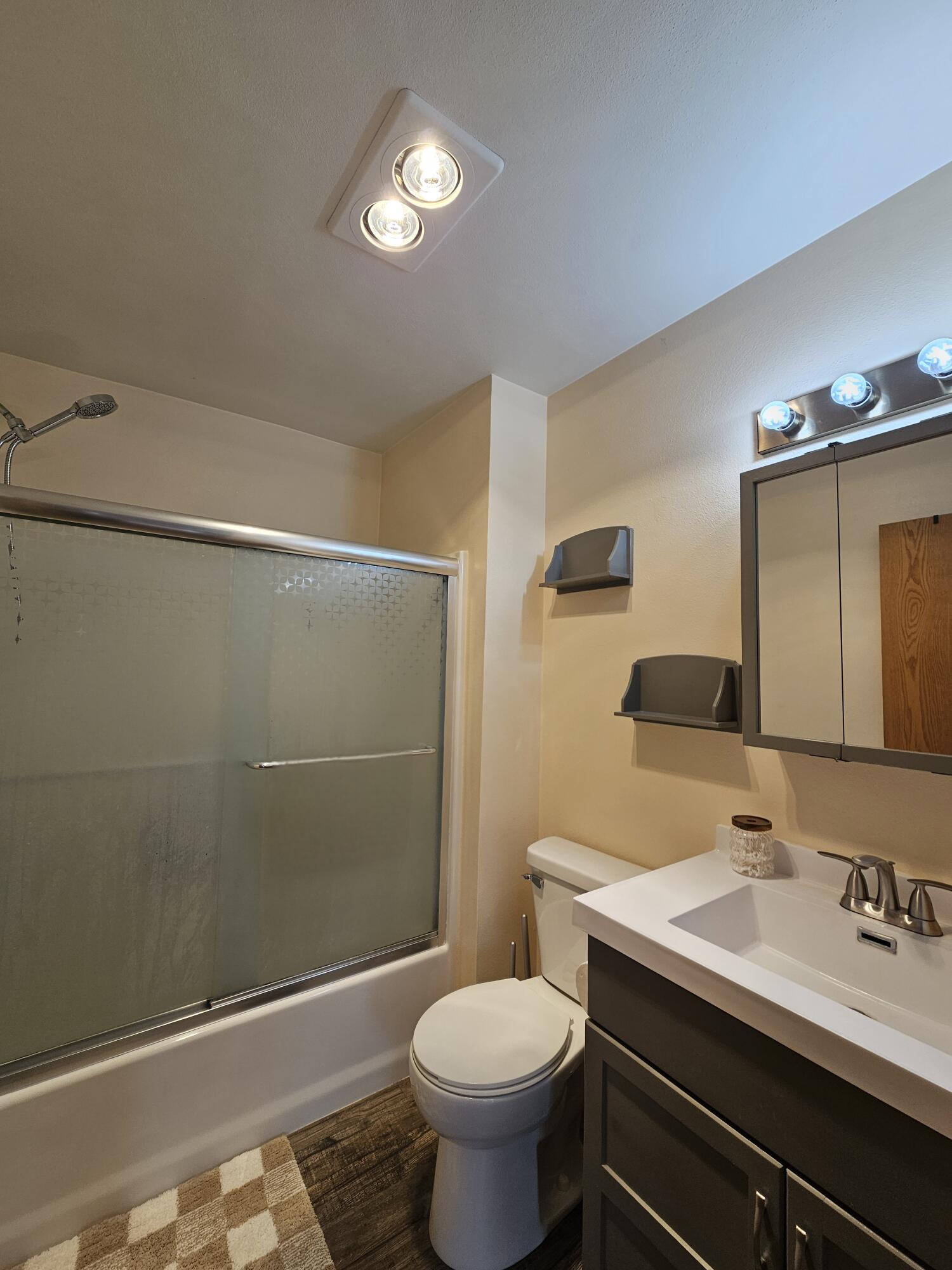 1016 Springs Road Fond du Lac, WI 54935 - Photo 9 of 17 Primary Bath